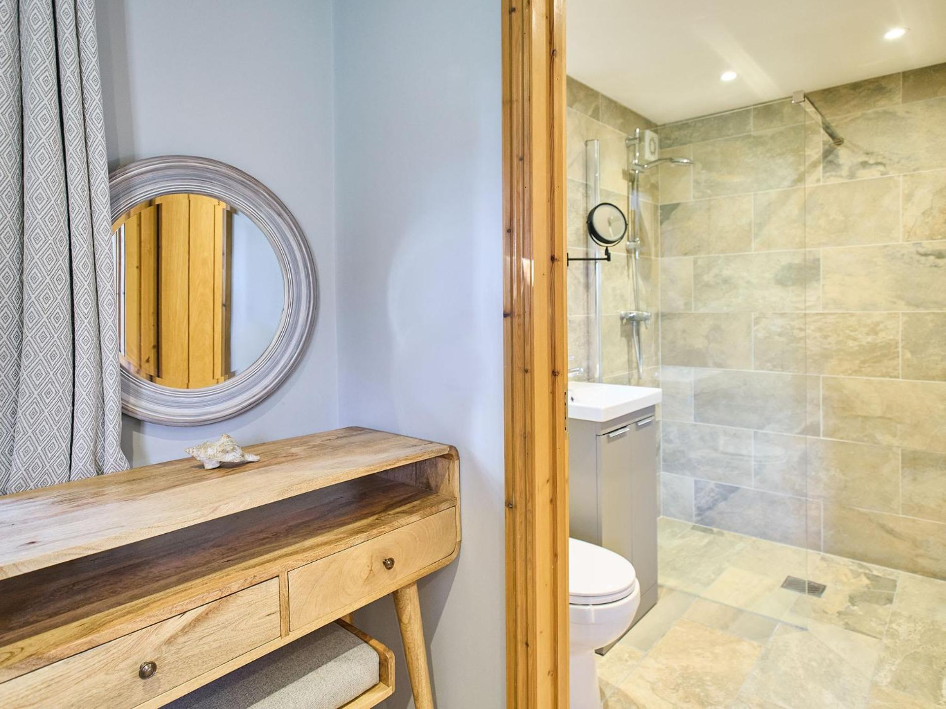 Host & - Orchard Barn